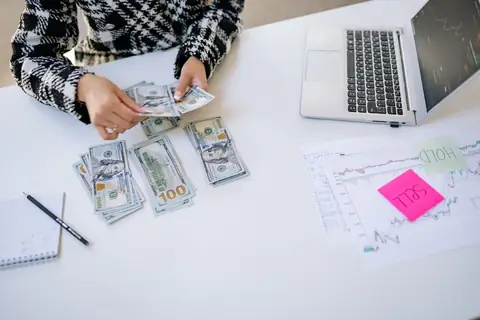 Need Help With Finances? Here’s How You Can Hire An Expert Easily
